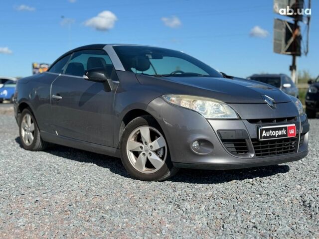 Серый Рено Меган, объемом двигателя 2 л и пробегом 215 тыс. км за 8690 $, фото 2 на Automoto.ua