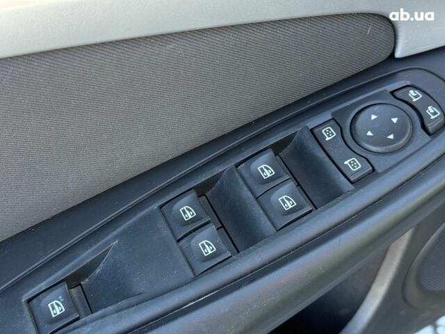 Серый Рено Меган, объемом двигателя 2 л и пробегом 215 тыс. км за 8690 $, фото 11 на Automoto.ua