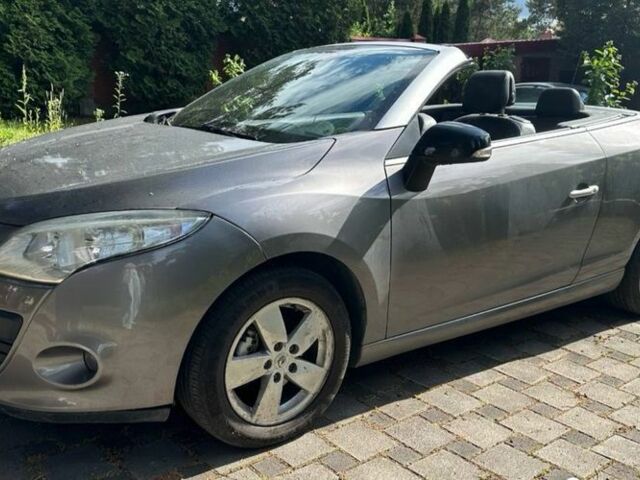 Серый Рено Меган, объемом двигателя 2 л и пробегом 215 тыс. км за 8900 $, фото 4 на Automoto.ua
