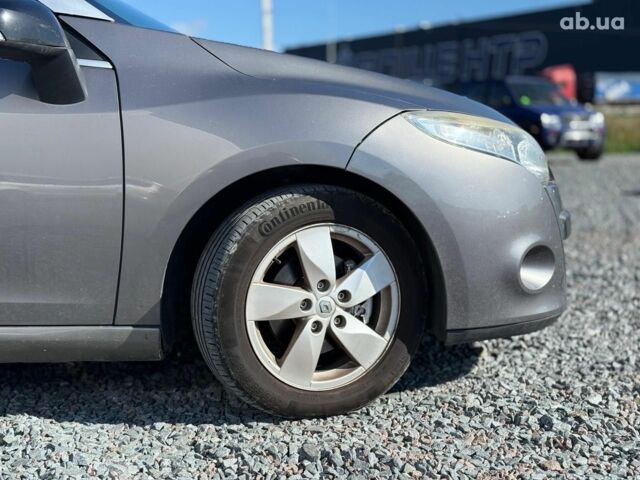 Серый Рено Меган, объемом двигателя 2 л и пробегом 215 тыс. км за 8690 $, фото 5 на Automoto.ua