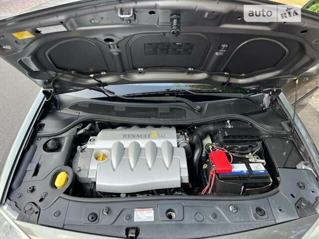 Серый Рено Меган, объемом двигателя 1.6 л и пробегом 190 тыс. км за 4999 $, фото 20 на Automoto.ua