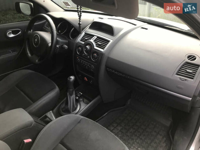 Сірий Рено Меган, об'ємом двигуна 1.6 л та пробігом 270 тис. км за 3500 $, фото 4 на Automoto.ua