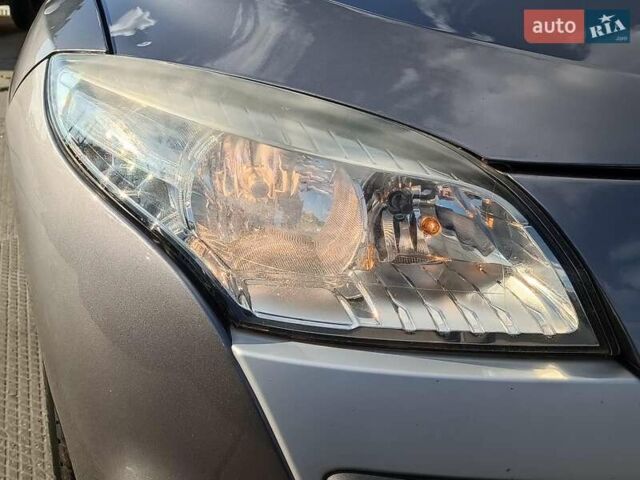 Рено Меган 2009 в Харькове на Automoto.ua Серый Рено Меган, объемом двигателя 1.9 л и пробегом 151 тыс. км за 7390 $, фото 4 на Automoto.ua