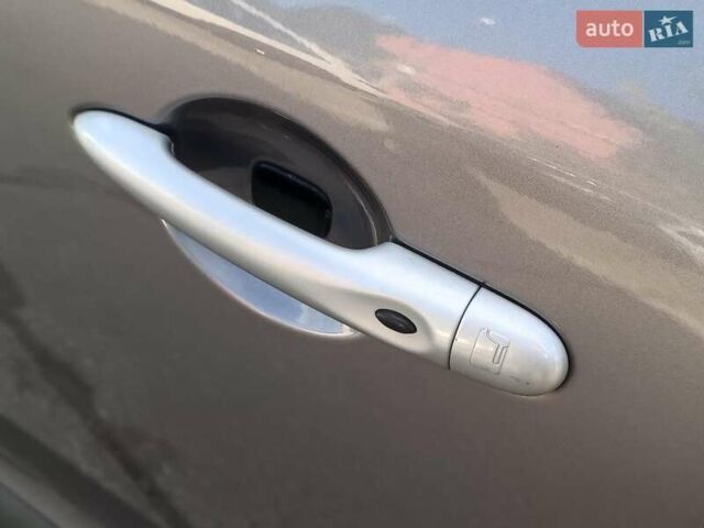 Рено Меган 2009 в Харькове на Automoto.ua Серый Рено Меган, объемом двигателя 1.9 л и пробегом 151 тыс. км за 7390 $, фото 13 на Automoto.ua