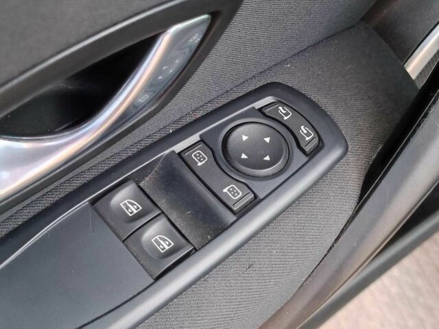 Рено Меган 2009 в Харькове на Automoto.ua Серый Рено Меган, объемом двигателя 1.9 л и пробегом 151 тыс. км за 6690 $, фото 18 на Automoto.ua