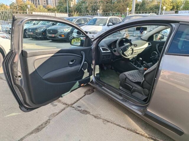 Рено Меган 2009 в Харькове на Automoto.ua Серый Рено Меган, объемом двигателя 1.9 л и пробегом 151 тыс. км за 6690 $, фото 14 на Automoto.ua