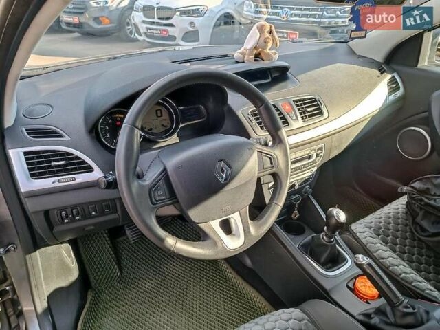 Рено Меган 2009 в Харькове на Automoto.ua Серый Рено Меган, объемом двигателя 1.9 л и пробегом 151 тыс. км за 7390 $, фото 15 на Automoto.ua