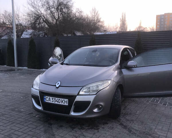 Серый Рено Меган, объемом двигателя 1.5 л и пробегом 242 тыс. км за 5200 $, фото 2 на Automoto.ua