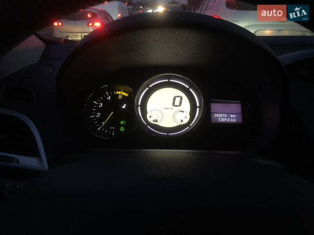 Серый Рено Меган, объемом двигателя 1.5 л и пробегом 242 тыс. км за 5200 $, фото 14 на Automoto.ua