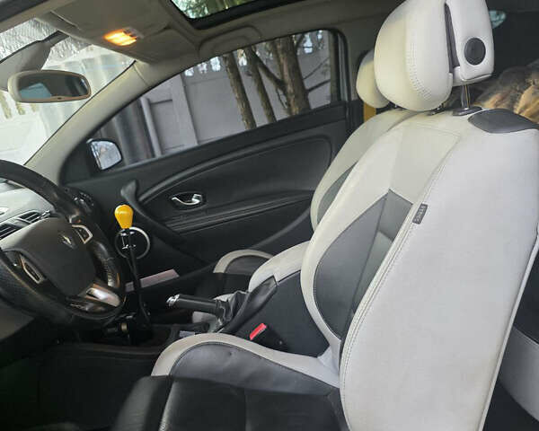 Серый Рено Меган, объемом двигателя 2 л и пробегом 120 тыс. км за 14900 $, фото 3 на Automoto.ua