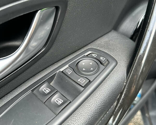 Серый Рено Меган, объемом двигателя 1.87 л и пробегом 170 тыс. км за 7000 $, фото 14 на Automoto.ua