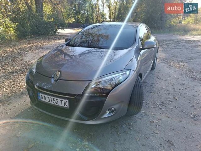 Сірий Рено Меган, об'ємом двигуна 1.6 л та пробігом 166 тис. км за 7200 $, фото 1 на Automoto.ua