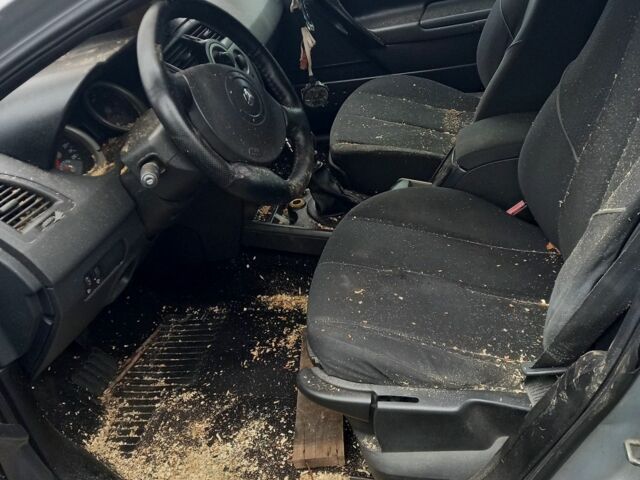 Серый Рено Меган, объемом двигателя 0 л и пробегом 200 тыс. км за 800 $, фото 4 на Automoto.ua