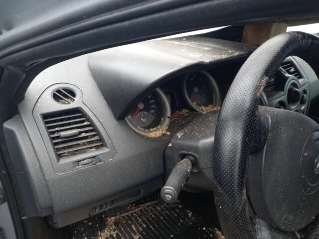 Серый Рено Меган, объемом двигателя 0 л и пробегом 200 тыс. км за 800 $, фото 3 на Automoto.ua