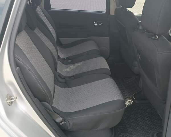 Сірий Рено Меган, об'ємом двигуна 1.6 л та пробігом 235 тис. км за 4700 $, фото 8 на Automoto.ua