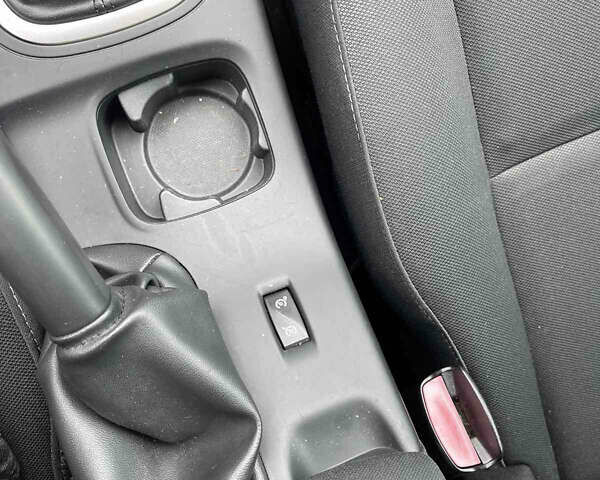 Серый Рено Меган, объемом двигателя 1.6 л и пробегом 233 тыс. км за 6500 $, фото 28 на Automoto.ua