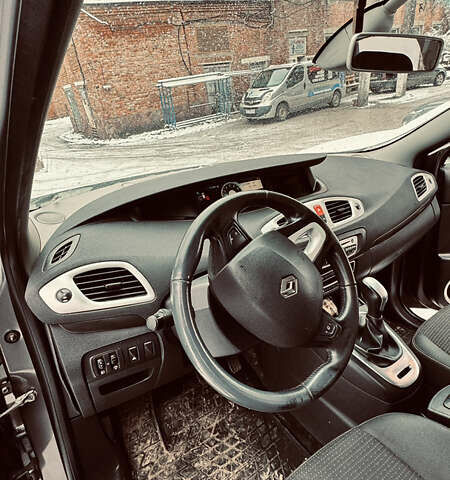 Серый Рено Меган, объемом двигателя 1.5 л и пробегом 200 тыс. км за 10200 $, фото 12 на Automoto.ua