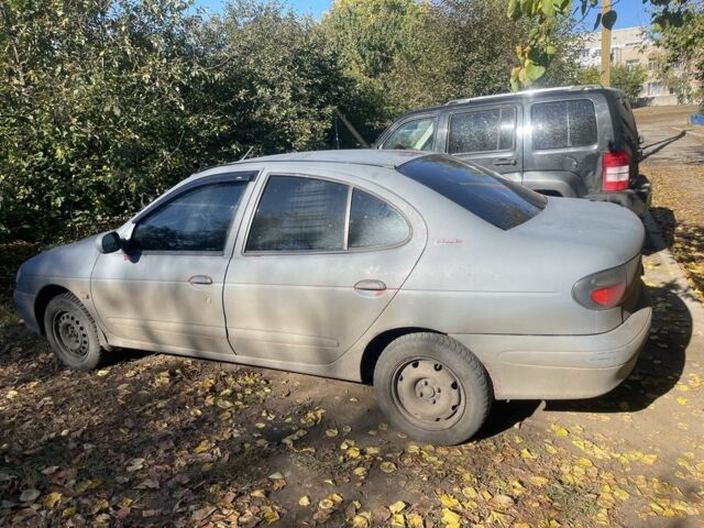 Серый Рено Меган, объемом двигателя 1.6 л и пробегом 3 тыс. км за 1192 $, фото 2 на Automoto.ua