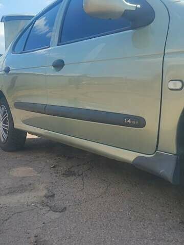 Рено Меган 2003 в Коростене на Automoto.ua Серый Рено Меган, объемом двигателя 1.39 л и пробегом 303 тыс. км за 3200 $, фото 1 на Automoto.ua