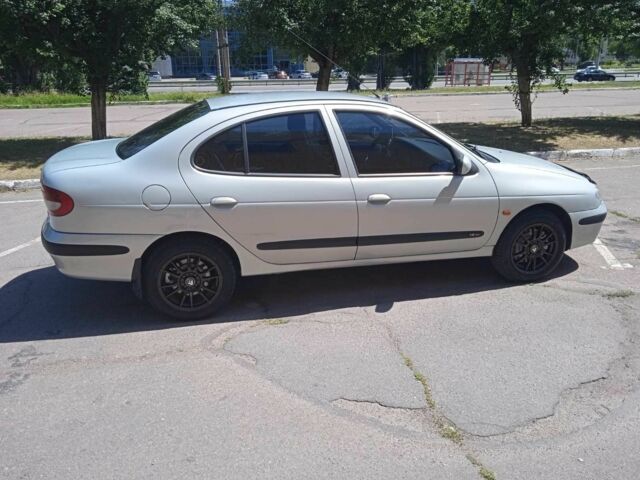 Серый Рено Меган, объемом двигателя 1.6 л и пробегом 322 тыс. км за 3500 $, фото 11 на Automoto.ua