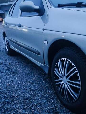 Рено Меган 2003 в Коростене на Automoto.ua Серый Рено Меган, объемом двигателя 1.39 л и пробегом 303 тыс. км за 3200 $, фото 2 на Automoto.ua