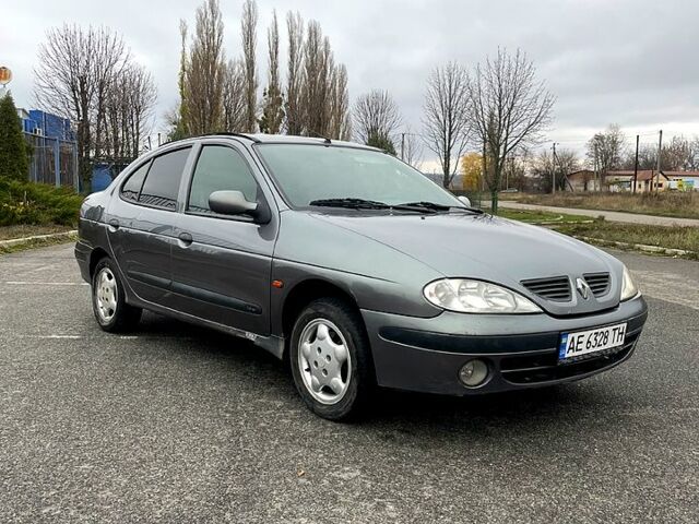Серый Рено Меган, объемом двигателя 1.4 л и пробегом 260 тыс. км за 2100 $, фото 1 на Automoto.ua