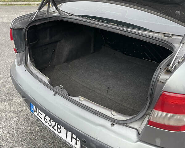 Серый Рено Меган, объемом двигателя 1.4 л и пробегом 360 тыс. км за 2100 $, фото 10 на Automoto.ua