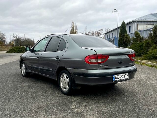 Серый Рено Меган, объемом двигателя 1.4 л и пробегом 260 тыс. км за 2100 $, фото 3 на Automoto.ua