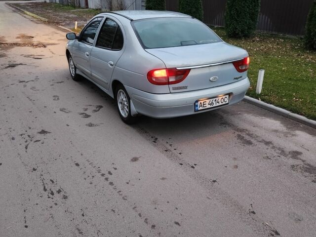 Серый Рено Меган, объемом двигателя 1.4 л и пробегом 150 тыс. км за 2800 $, фото 1 на Automoto.ua