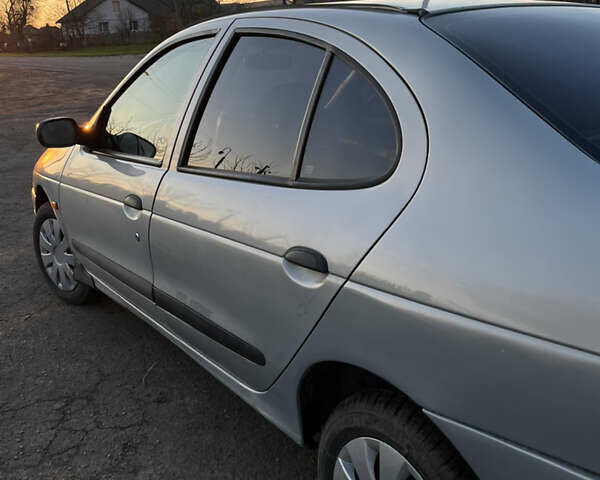 Серый Рено Меган, объемом двигателя 1.4 л и пробегом 280 тыс. км за 2400 $, фото 2 на Automoto.ua