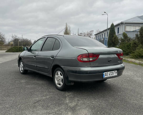 Серый Рено Меган, объемом двигателя 1.4 л и пробегом 360 тыс. км за 2100 $, фото 3 на Automoto.ua