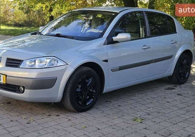 Серый Рено Меган, объемом двигателя 1.6 л и пробегом 155 тыс. км за 4400 $, фото 2 на Automoto.ua