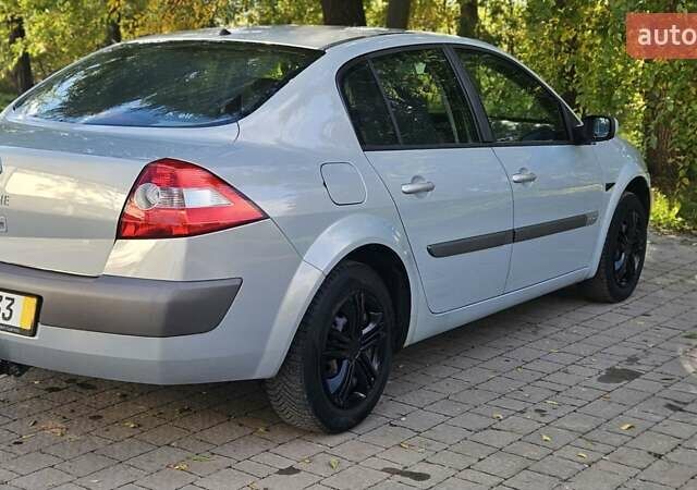 Серый Рено Меган, объемом двигателя 1.6 л и пробегом 155 тыс. км за 4400 $, фото 5 на Automoto.ua