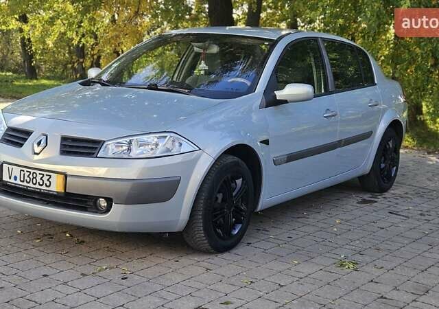 Серый Рено Меган, объемом двигателя 1.6 л и пробегом 155 тыс. км за 4400 $, фото 4 на Automoto.ua