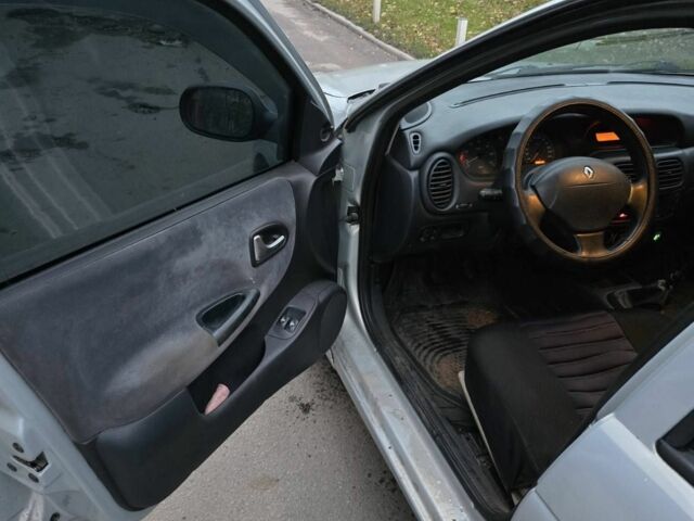 Серый Рено Меган, объемом двигателя 1.4 л и пробегом 150 тыс. км за 2800 $, фото 6 на Automoto.ua