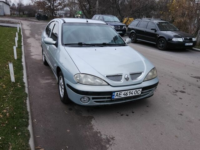 Серый Рено Меган, объемом двигателя 1.4 л и пробегом 150 тыс. км за 2800 $, фото 3 на Automoto.ua