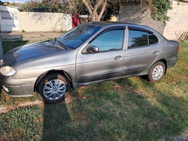 Серый Рено Меган, объемом двигателя 0 л и пробегом 300 тыс. км за 3300 $, фото 2 на Automoto.ua