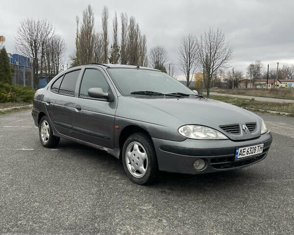 Серый Рено Меган, объемом двигателя 1.4 л и пробегом 360 тыс. км за 2100 $, фото 1 на Automoto.ua
