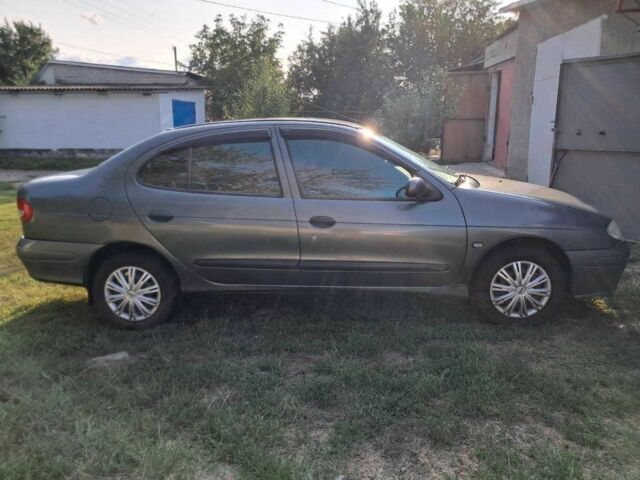 Серый Рено Меган, объемом двигателя 0 л и пробегом 300 тыс. км за 3300 $, фото 1 на Automoto.ua