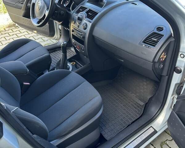 Серый Рено Меган, объемом двигателя 1.6 л и пробегом 262 тыс. км за 5800 $, фото 23 на Automoto.ua