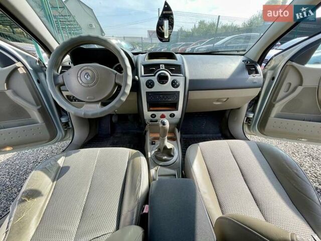Серый Рено Меган, объемом двигателя 1.39 л и пробегом 244 тыс. км за 3999 $, фото 27 на Automoto.ua