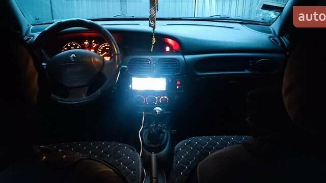 Рено Меган 2003 в Коростене на Automoto.ua Серый Рено Меган, объемом двигателя 1.39 л и пробегом 303 тыс. км за 3200 $, фото 11 на Automoto.ua