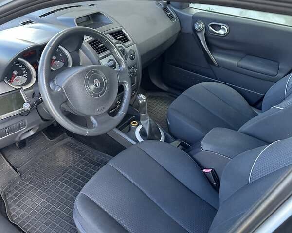 Серый Рено Меган, объемом двигателя 1.6 л и пробегом 262 тыс. км за 5800 $, фото 28 на Automoto.ua