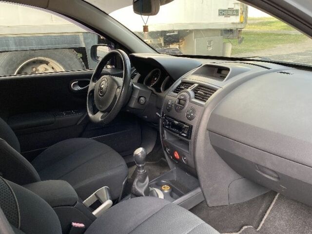 Серый Рено Меган, объемом двигателя 2 л и пробегом 143 тыс. км за 4500 $, фото 6 на Automoto.ua