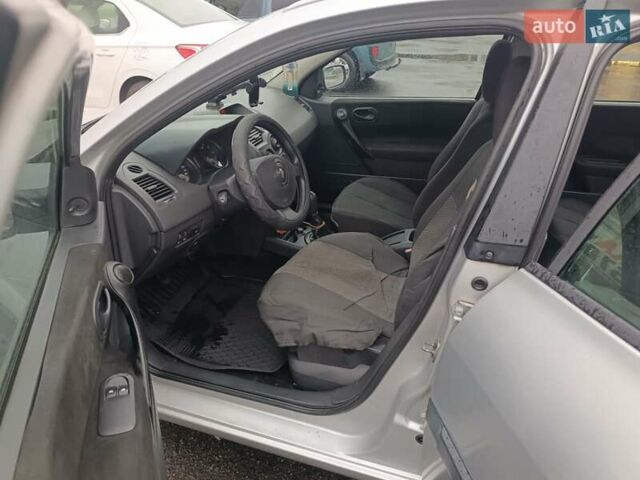 Рено Меган 2004 в Полтаве на Automoto.ua Серый Рено Меган, объемом двигателя 1.6 л и пробегом 297 тыс. км за 3800 $, фото 1 на Automoto.ua