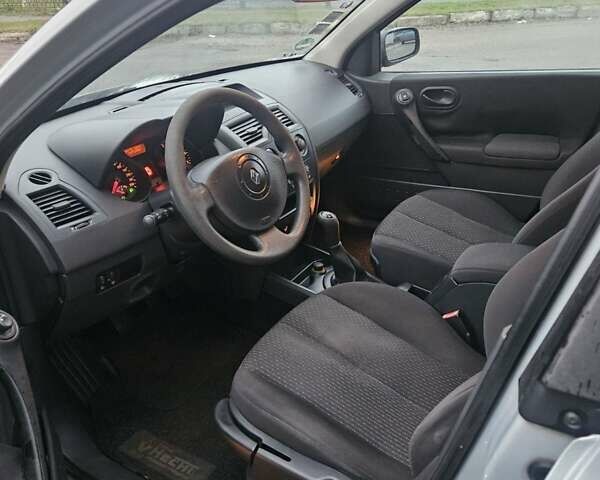 Серый Рено Меган, объемом двигателя 1.6 л и пробегом 238 тыс. км за 3500 $, фото 5 на Automoto.ua