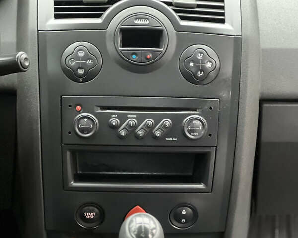 Серый Рено Меган, объемом двигателя 1.6 л и пробегом 240 тыс. км за 3600 $, фото 11 на Automoto.ua