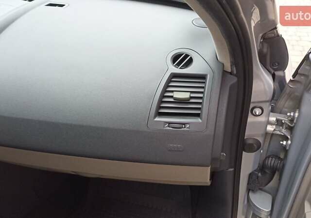 Серый Рено Меган, объемом двигателя 1.6 л и пробегом 243 тыс. км за 4700 $, фото 12 на Automoto.ua