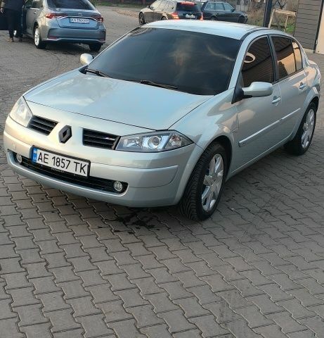 Серый Рено Меган, объемом двигателя 1.5 л и пробегом 350 тыс. км за 5000 $, фото 7 на Automoto.ua