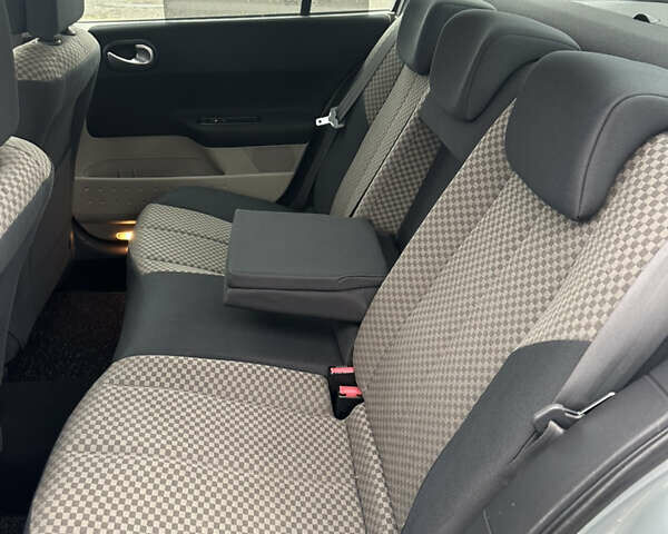 Серый Рено Меган, объемом двигателя 1.6 л и пробегом 208 тыс. км за 4999 $, фото 7 на Automoto.ua